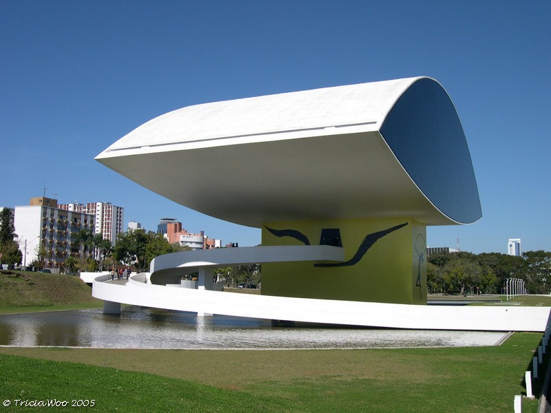 Vista laterale del museo Oscar Niemyer, 2001
